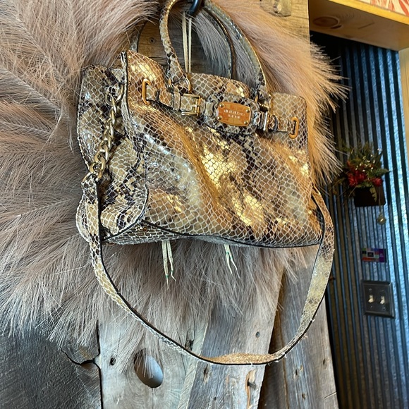 Michael Kors Snakeskin Bag! EST. 1981 Gold embellishments. - Picture 4 of 17
